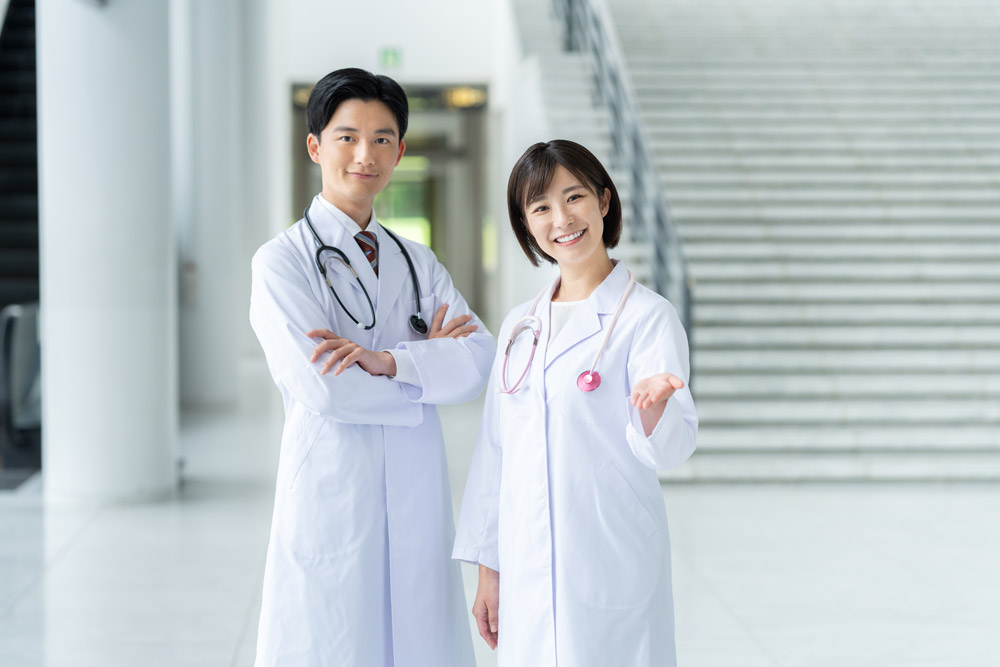 男女の医師
