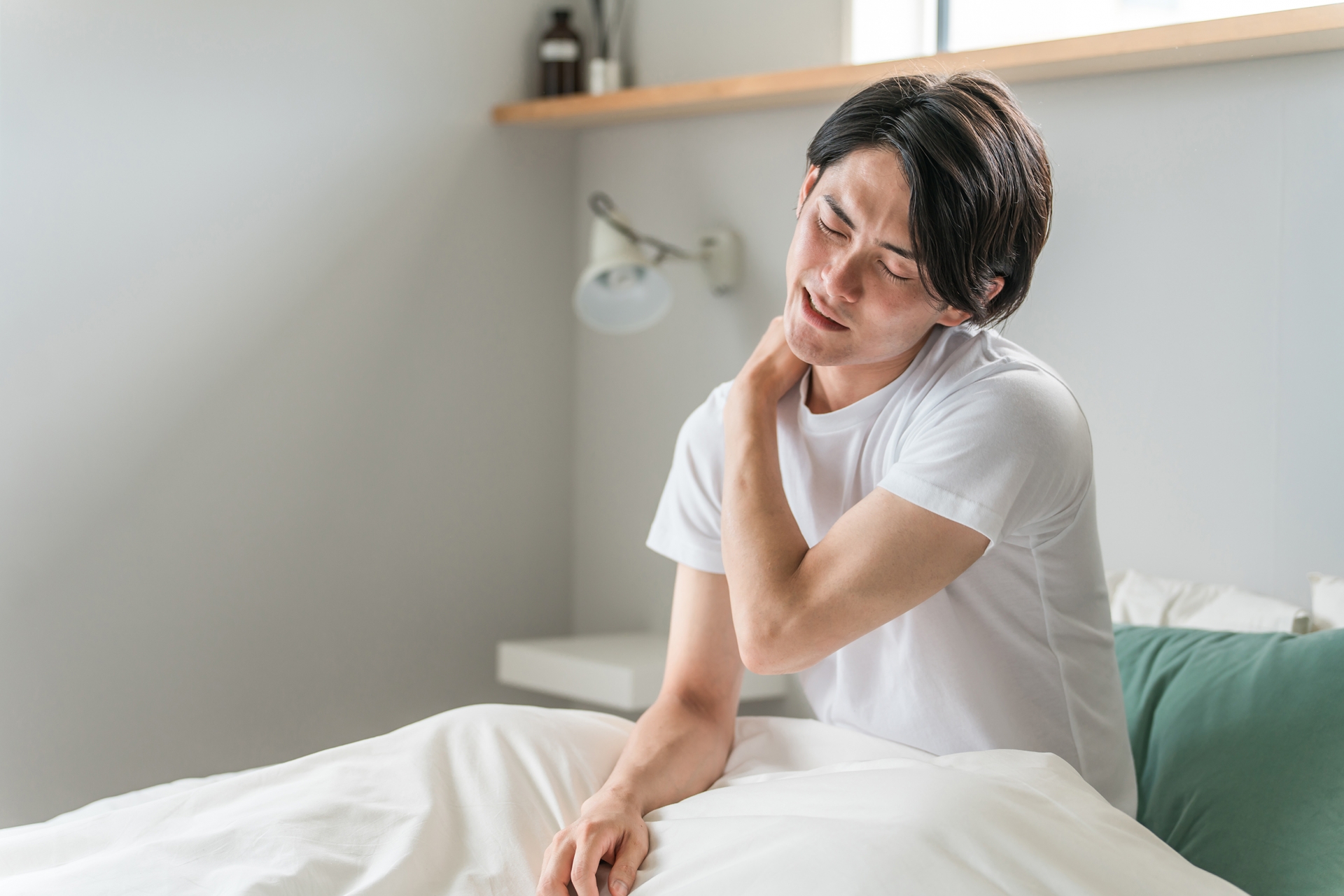 睡眠中に自分のいびきでむせる・飛び起きる原因とは？